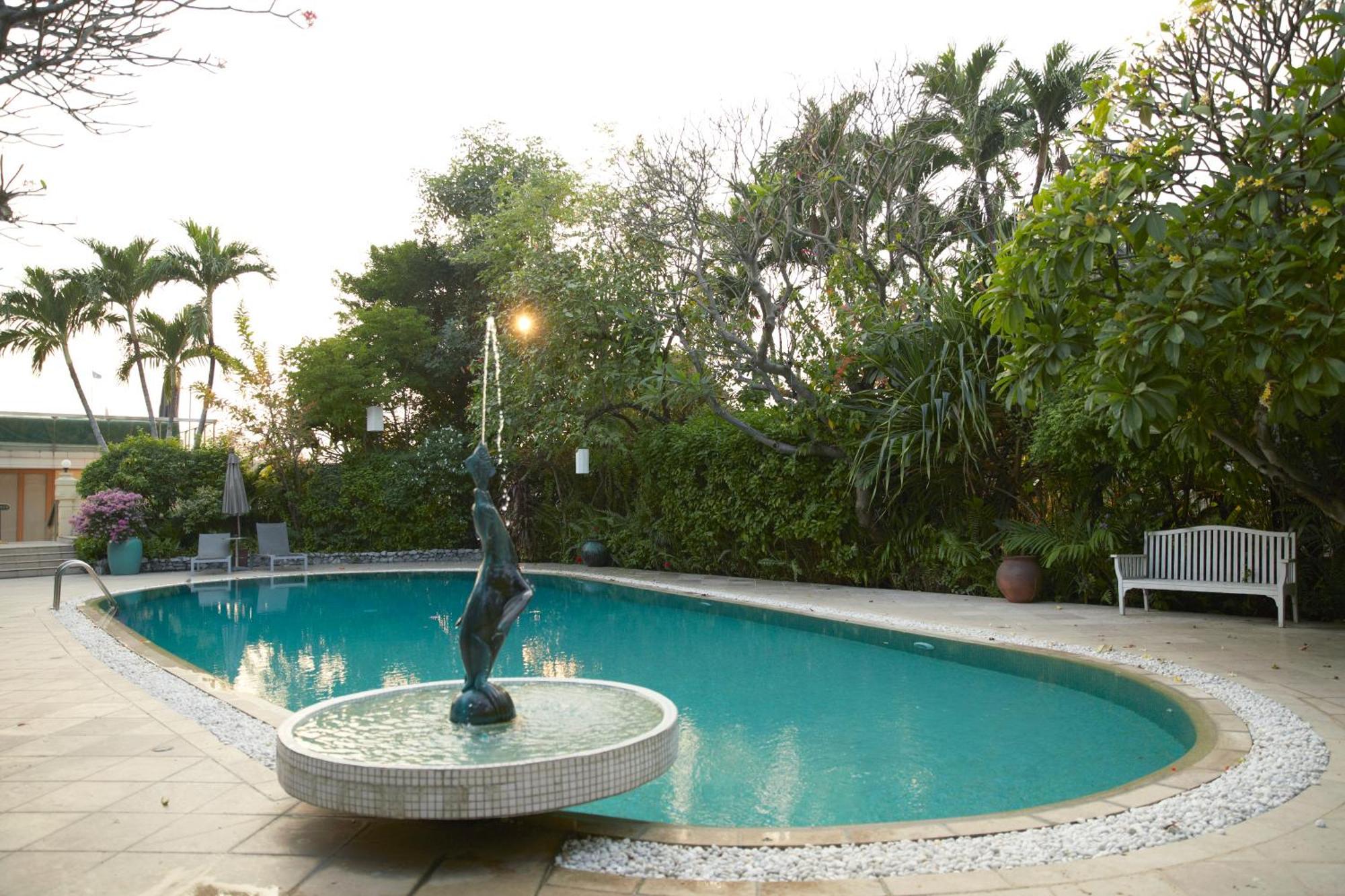 Chakrabongse Villas Bangkok Exterior photo