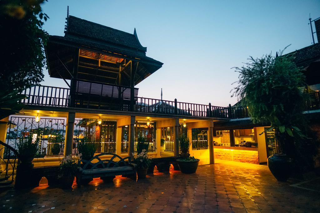 Chakrabongse Villas Bangkok Exterior photo