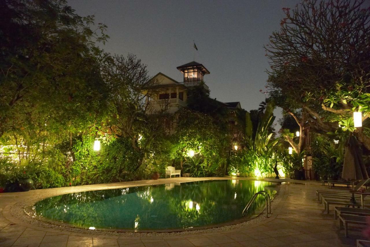 Chakrabongse Villas Bangkok Exterior photo